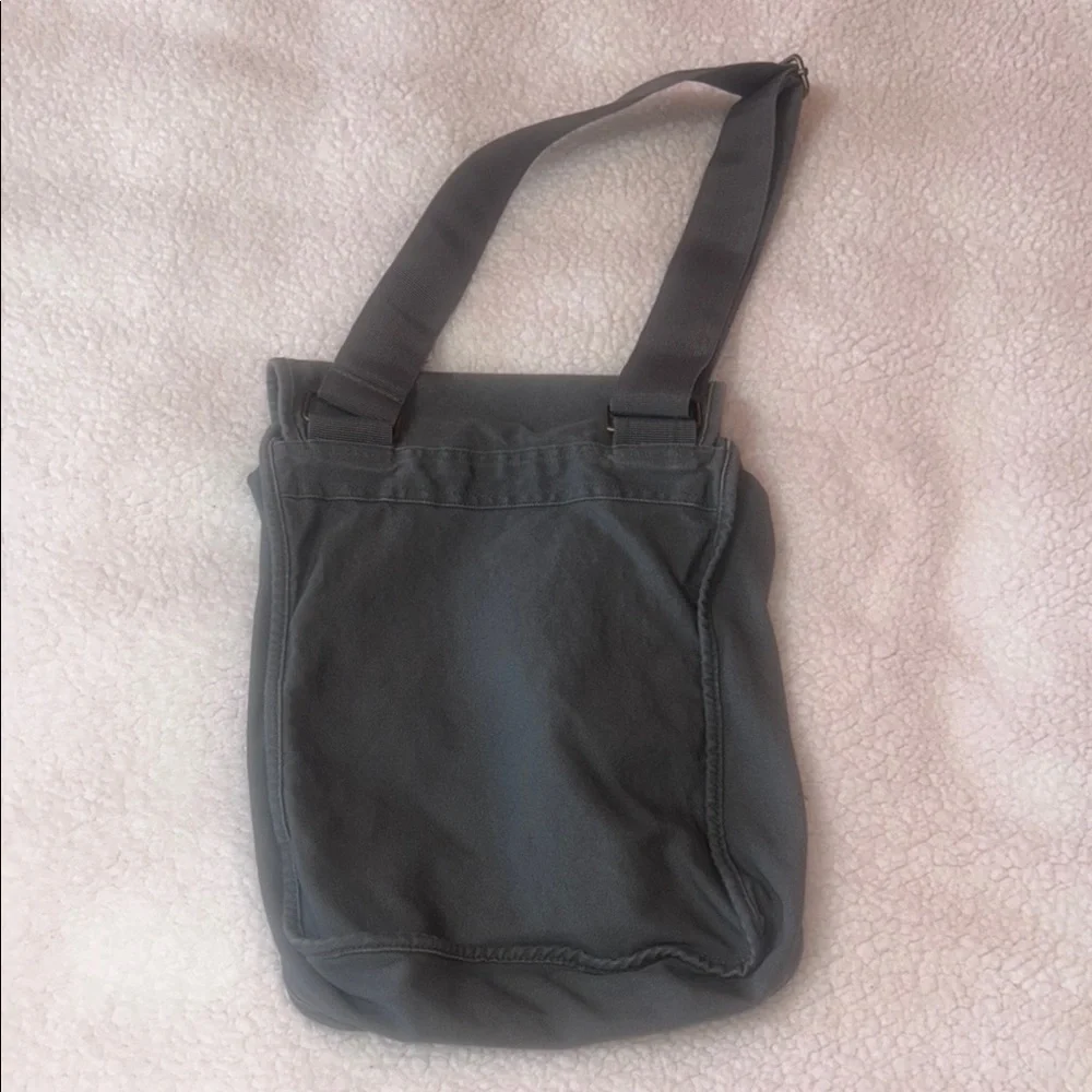 Stylish Gray Messenger Bag with Graphic Design
